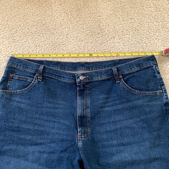 ✋Like New Wrangler Denim Relaxed Fit Jeans with Flex 42 x 29 Like New - Picture 5 of 7